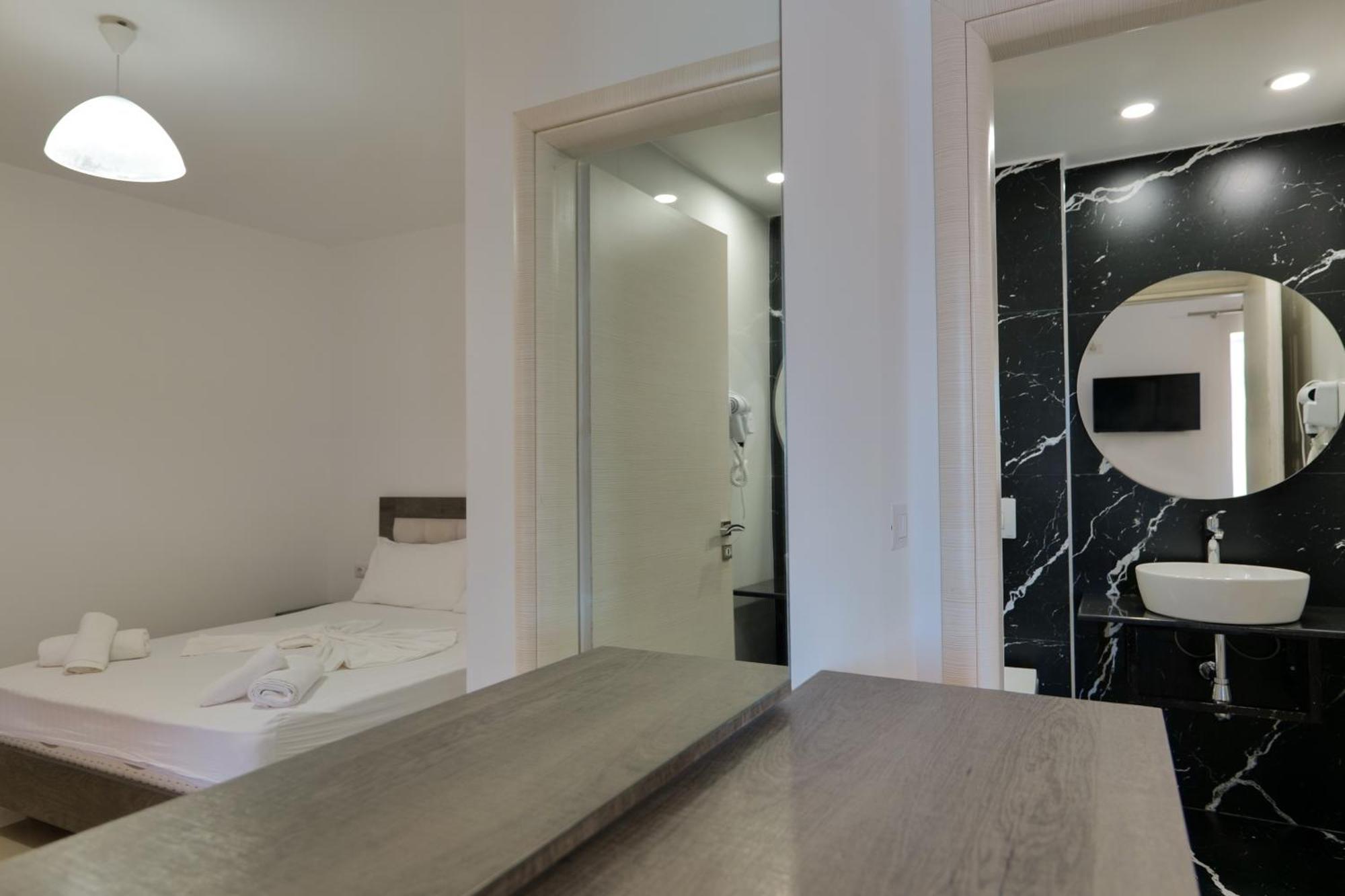 Fabeno Villa Sarande Bagian luar foto