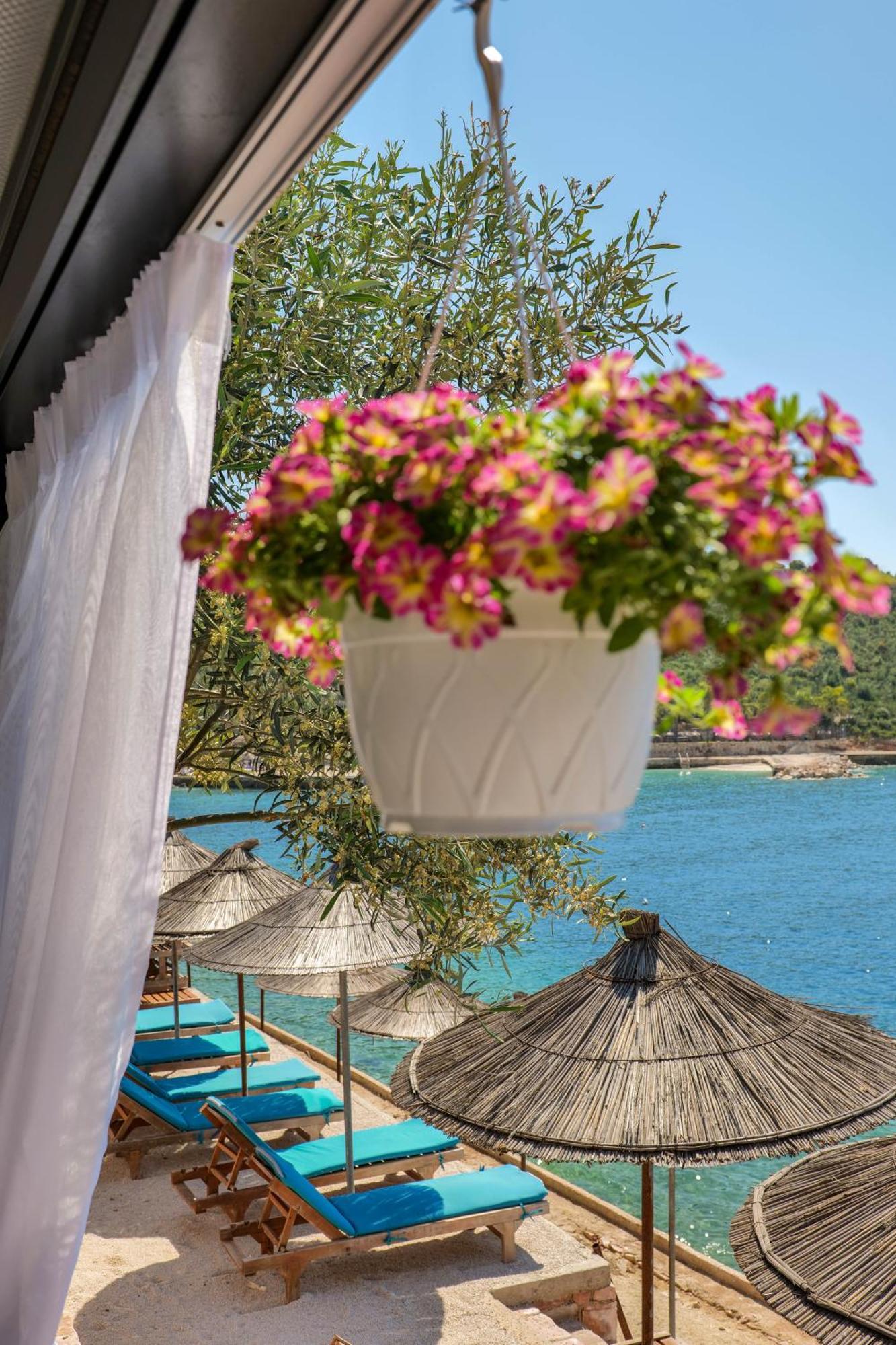 Fabeno Villa Sarande Bagian luar foto
