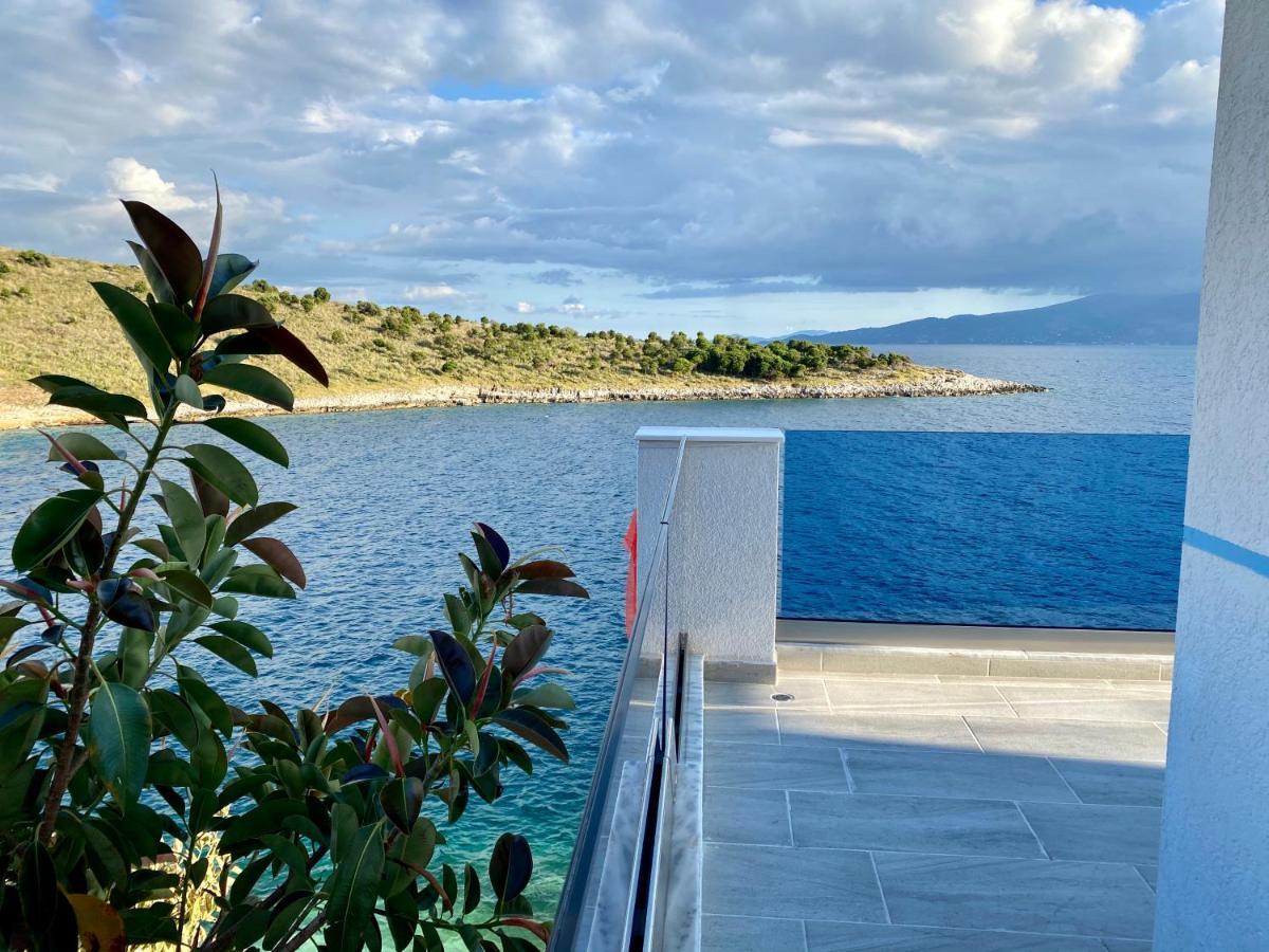 Fabeno Villa Sarande Bagian luar foto